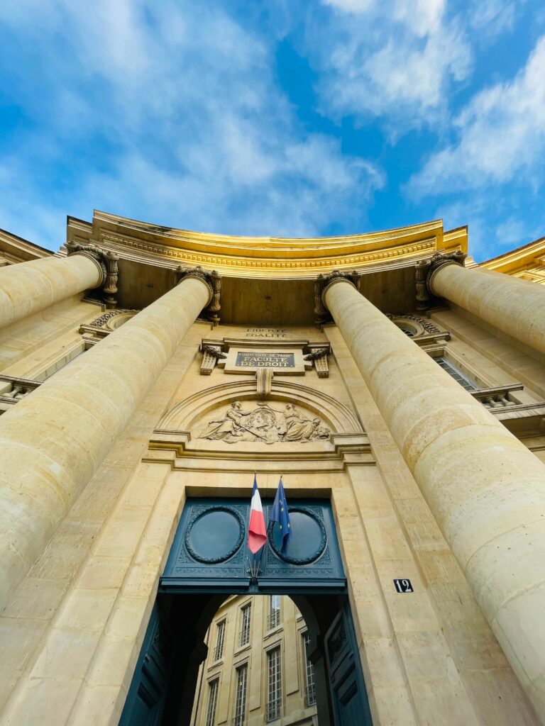 Étudiant étranger : changer de cursus ou reprendre une formation de niveau inférieur est possible, à condition de démontrer sa cohérence